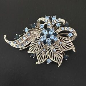 Mid-Century Vintage Blue Rhinestone Floral Spray Brooch Silver Tone